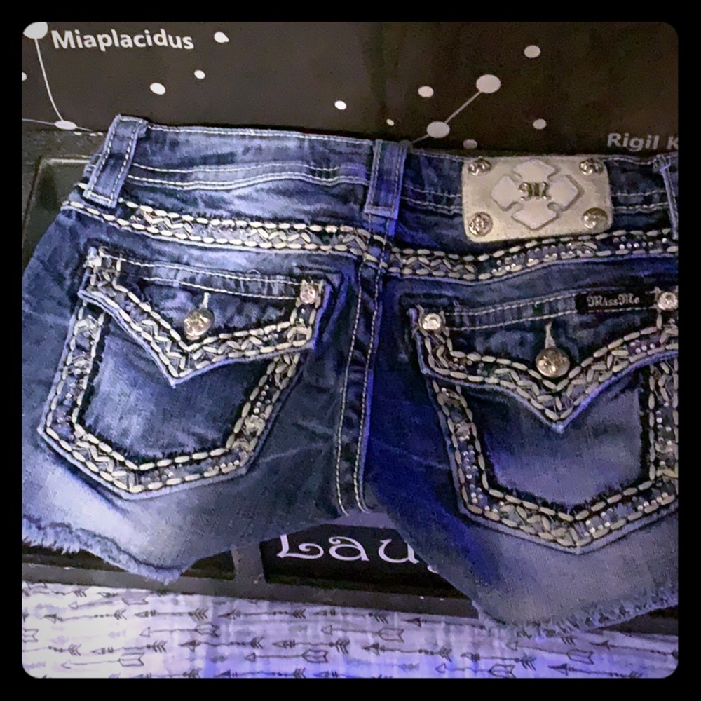 Miss me shorts size 26. Never worn!!!!!